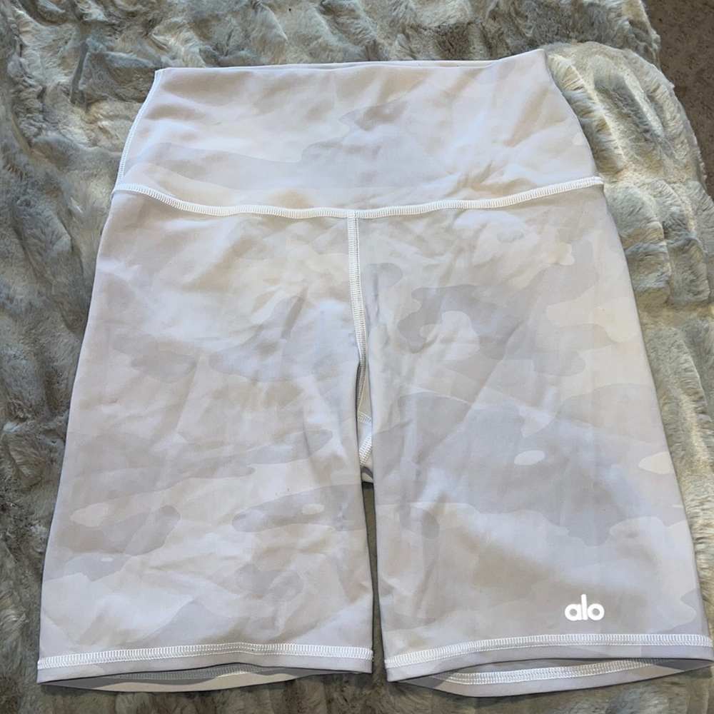 Alo yoga white camo biker shorts